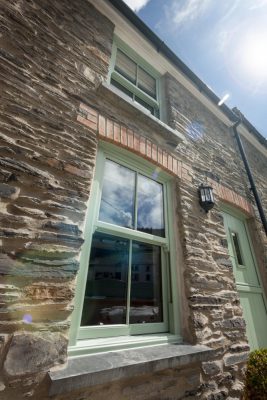 Spectus UNIVERSAL TRADE FRAMES SUPPLIES VERTICAL SLIDERS  FOR HERITAGE COTTAGE